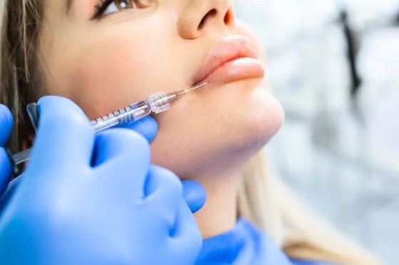 Trải nghiệm hoàn hảo với HYDROIAM Kiss Lip Augmentation RED LIP Hyaluronic Acid Gel với B12